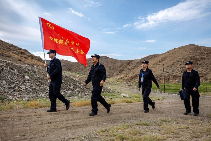 瞧，大山里来了只心理健康保护小分队！